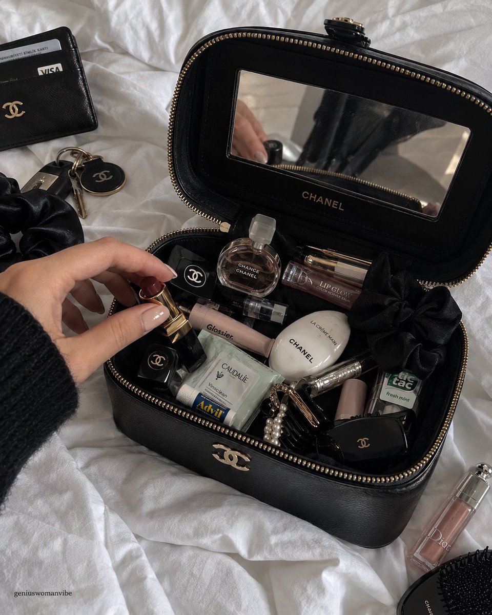 geniuswomanvibe's tweet photo. emergency kit https://t.co/hl3SUzudMo