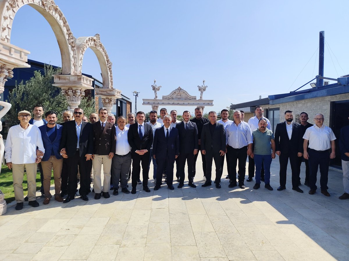 mhpizmirilbsk's tweet photo. Menderes İlçe Teşkilatı’mızın ev sahipliğinde İl Başkanımız Veysel Şahin, İlçe Başkanımız, İlçe Yöneticilerimiz ve Meclis Üyelerimizle istişare toplantısı gerçekleştirdiler.

Misafirperverliği için İlçe Başkanımız Turgay Avlunyalı ve teşkilat mensuplarımız teşekkür ediyoruz. https://t.co/ruCngaCItl