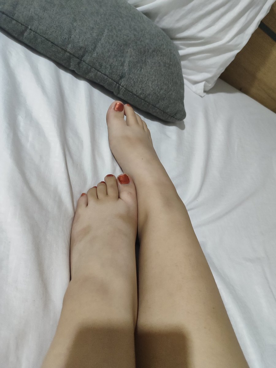 rada_doncheva's tweet photo. @FeetFinder Free and happy https://t.co/lSm5gFROg5