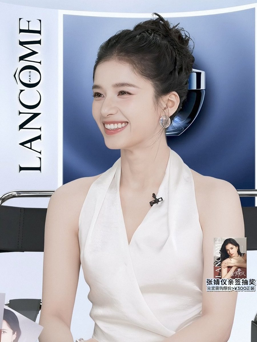 crbfvs's tweet photo. just zhang jingyi being gorgeous for lancome's livestream ✨ https://t.co/4o0rdp7Viu