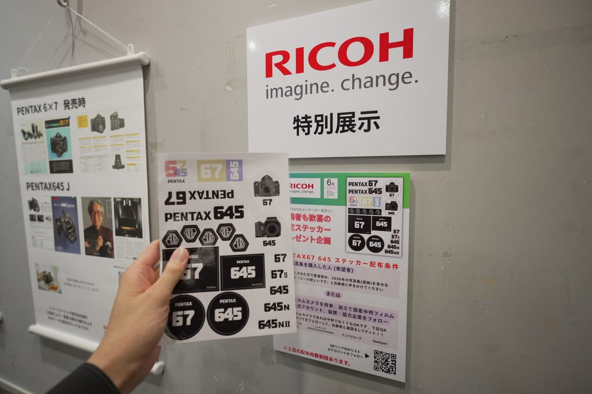gnaniwa's tweet photo. 先週末の12日にお邪魔してきました #国産中判フィルム写真展 東京会場のレポートを公開しました！  

すごいボリュームと熱量の展示でした。会ってお話してくださいました皆様、ありがとうございました～！！

https://t.co/LA5VmIlUEu https://t.co/I1h2LbVrc9