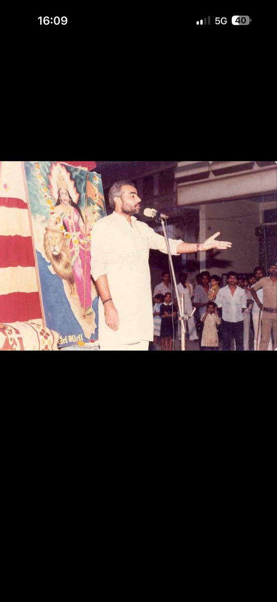 rohitvgupta's tweet photo. @memenist_ wo bhi kya din the photo mein koi aur bhi tha.. https://t.co/aSoxEJACAM