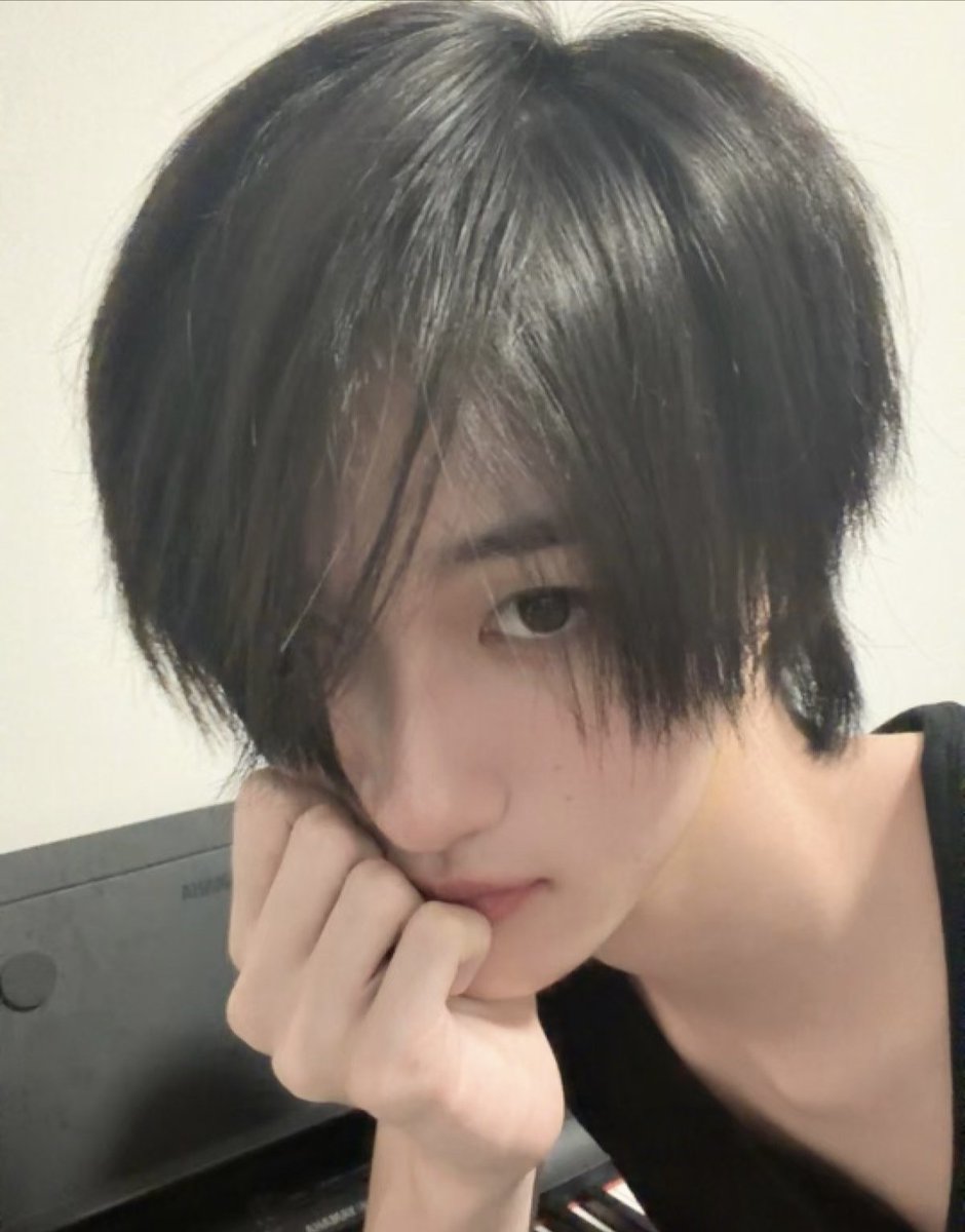 0766ms's tweet photo. 那还说啥了，好好用钢琴啊，谁好人在钢琴上面这么拍照啊
谁好人在钢琴上面做啊，这不是发出邀请吗
我说真的，你这种照片发给老馍得了，发给我们有啥用，炫耀自己的人妻生活，那我说啥，说妹妹婚后性福生活好滋润
挑衅同城不同房的老馍，等他看完硬起来杀过去你就老实了 https://t.co/mpeFzrKDZ7