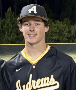 JeffBaker9999's tweet photo. @Ari_Isaacson1 @jaxonbakerr 
Done many camps, plays with a travel organization. Top three on his team in stats. Many accolades over his high school years. Desires for the opportunity to prove himself.
‘27, 6’155lbs, bats left, RHP/utility. Over .400 avg. all state https://t.co/8WvfJieK9r