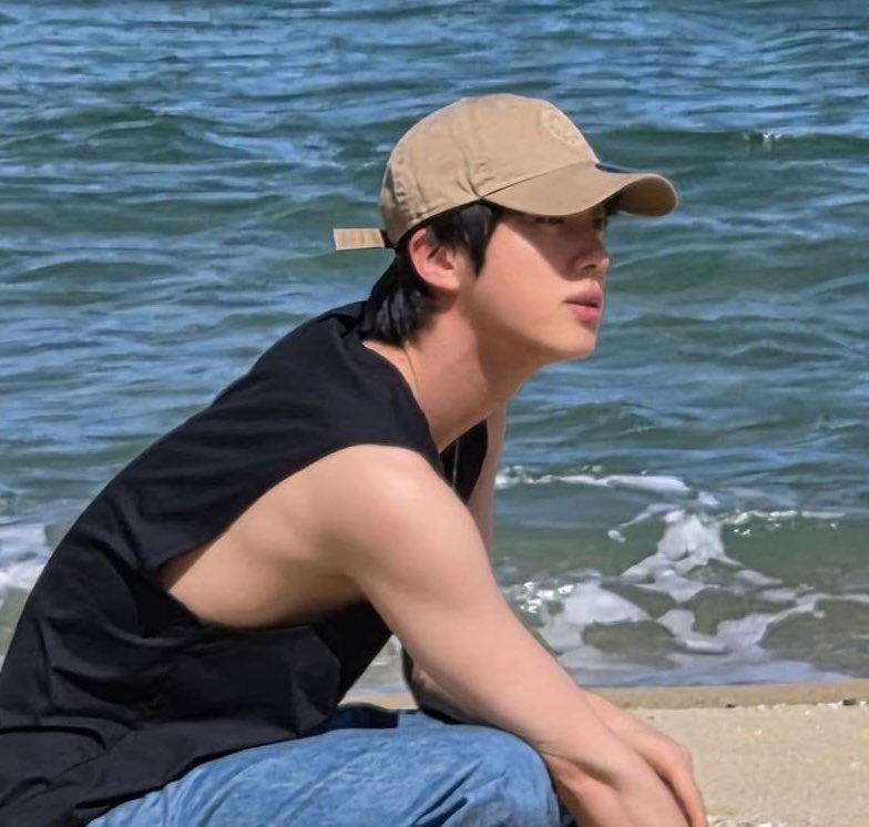 jinniesarchives's tweet photo. guys i think this is the end of me… it’s been good here, well bye. https://t.co/bFDqUtZu7z