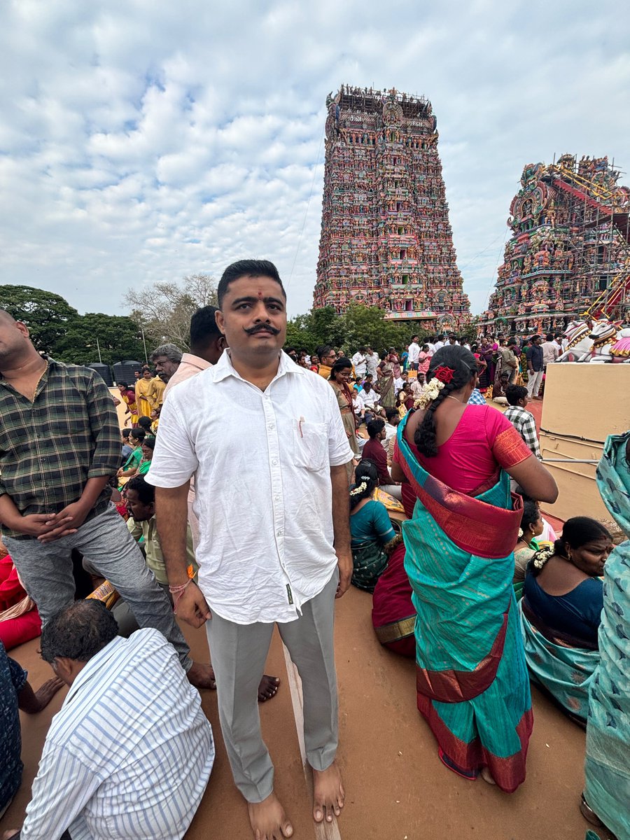 AshokkumarTNBJP's tweet photo. எங்கள் மதுரையின் அம்மையப்பர், ஶ்ரீமீனாட்சி சுந்தரேஸ்வரர் திருகோவில் கும்பாபிஷேக நிகழ்வின் மகிழ்வான தருணம். https://t.co/gi9mH1Ryfj