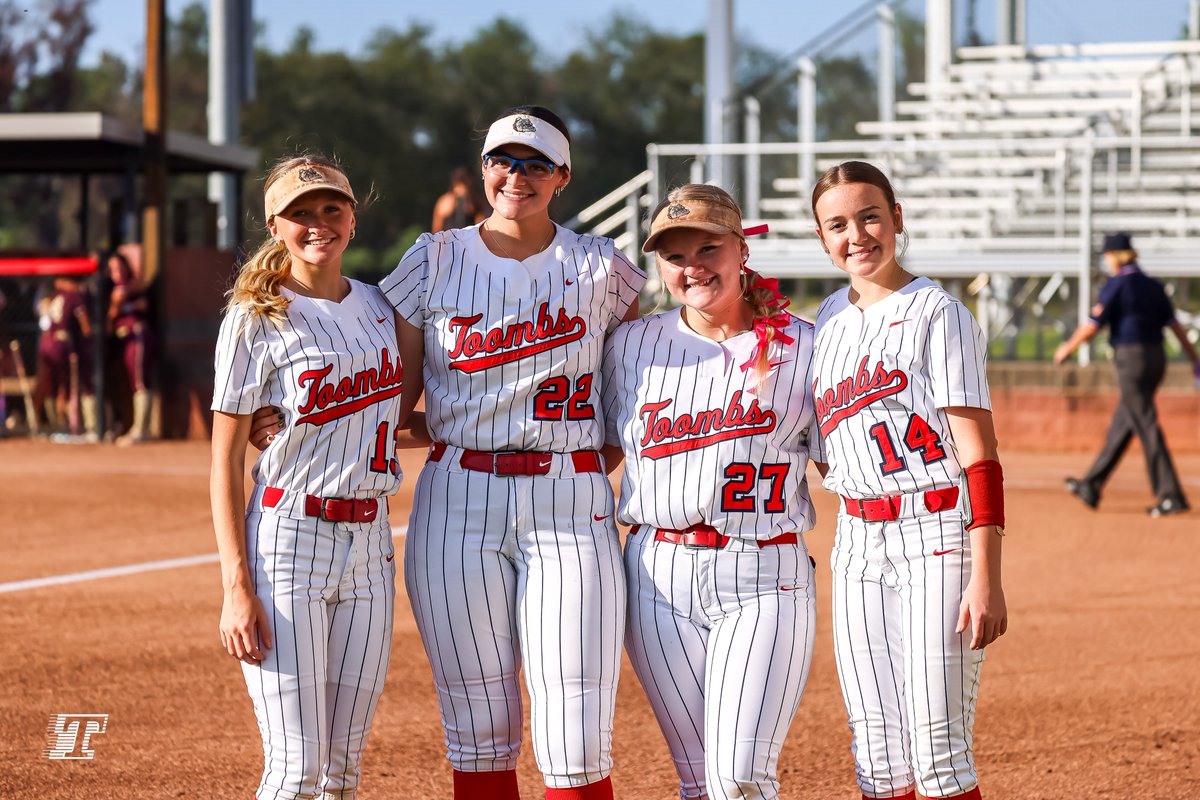 ToombsDogs's tweet photo. Toombs County Softball Update: We're all smiles as we roll into Thursday.

https://t.co/1X1p9WxX2J

Sponsored by Todd Padgett Housing Center

#GoDOGS #BeADOG #BAD https://t.co/UkxjhPWUMu