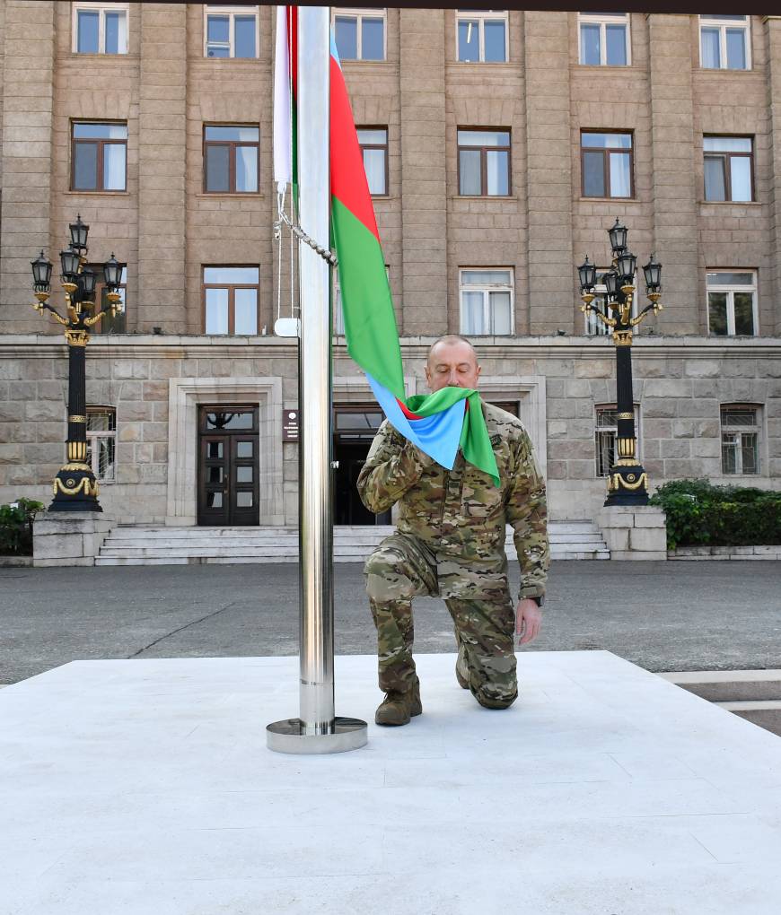 qebeleyap's tweet photo. Azərbaycan Prezidenti, Silahlı Qüvvələrin Ali Baş Komandanı İlham Əliyev 2023-cü il oktyabrın 15-də Xankəndi, Xocalı, Xocavənd və Ağdərə şəhərlərində Azərbaycan Respublikasının Dövlət Bayrağını ucaltdı

https://t.co/EF60AwGGuE https://t.co/CstESYyy9H