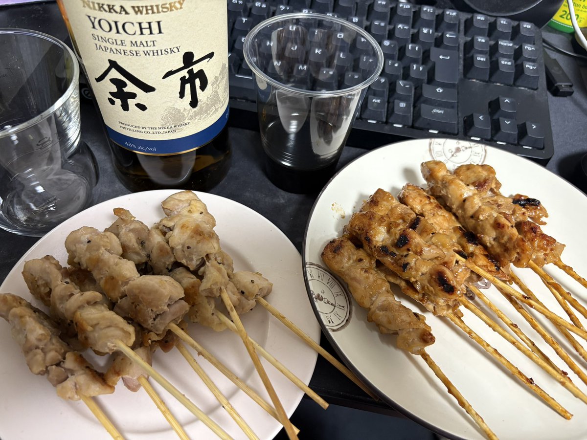 gotoubunnozero's tweet photo. 自分の誕生日にはね、いい酒といいツマミが必須なんすよ🥃 https://t.co/504zGOLoiL