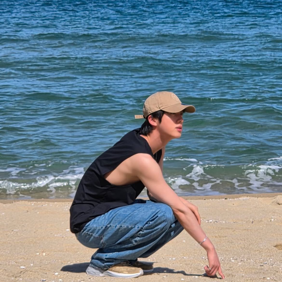 Jiniya1204's tweet photo. Jin's Instagram update!

https://t.co/zbdqWU0Xtc
#Jin #방탄소년단진 https://t.co/WzMf7WYobI