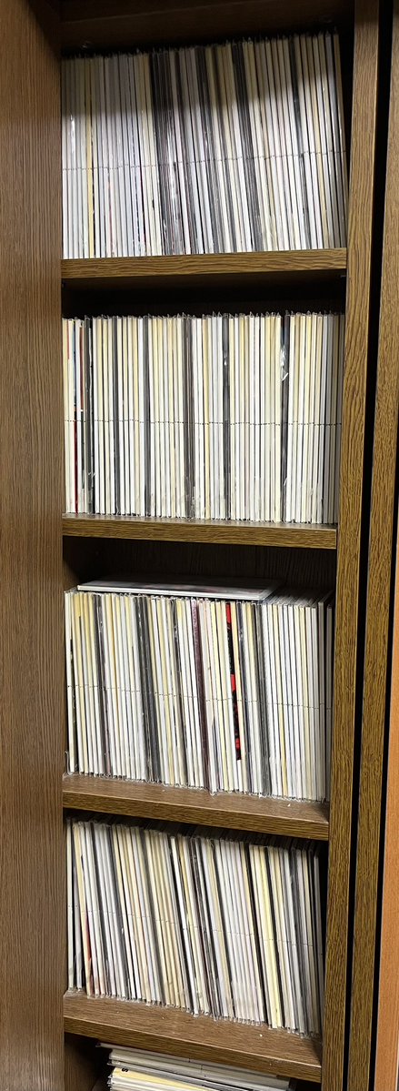 xrx_ki's tweet photo. シングルCDも一部ですが並べてみました☺️
昔は1枚ずつCDコンポで聴いていましたが、今はiPodに入れて持ち歩いていますね🎧
#SLT
#佐藤竹善
#藤田千章
#西村智彦
#singliketalking https://t.co/iadfd1nb70