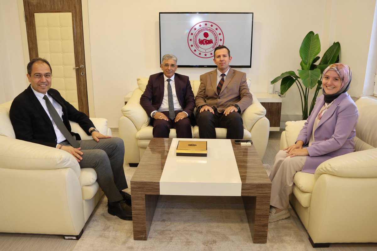 tcfelahiye's tweet photo. Kayseri İl Sağlık Müdürü Dr. Mehmet ERŞAN, Kaymakamımız Sayın Esma ATASEVER SAĞIROĞLUGİL’i makamında ziyaret etti.
@kayserivaliligi 
@gokmen_cicek_ https://t.co/iapMtSfP7J
