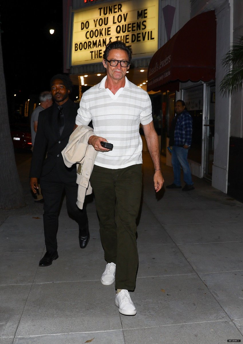 hjackmancom's tweet photo. 📸 Hugh Jackman leaving "TWIGGY" Los Angeles Screening on September 16.
🔗 https://t.co/LrwFFypqkw https://t.co/9PzDEXxAYv
