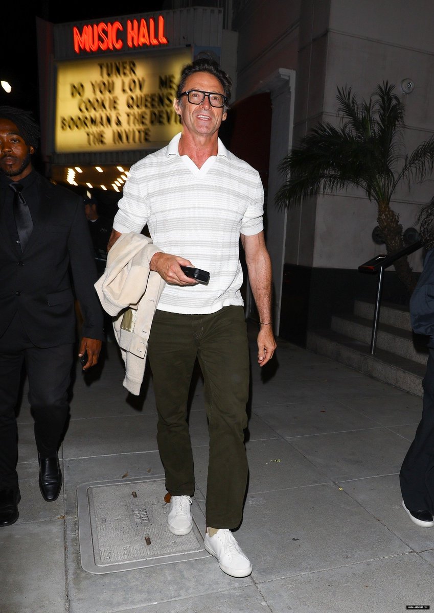 hjackmancom's tweet photo. 📸 Hugh Jackman leaving "TWIGGY" Los Angeles Screening on September 16.
🔗 https://t.co/LrwFFypqkw https://t.co/9PzDEXxAYv