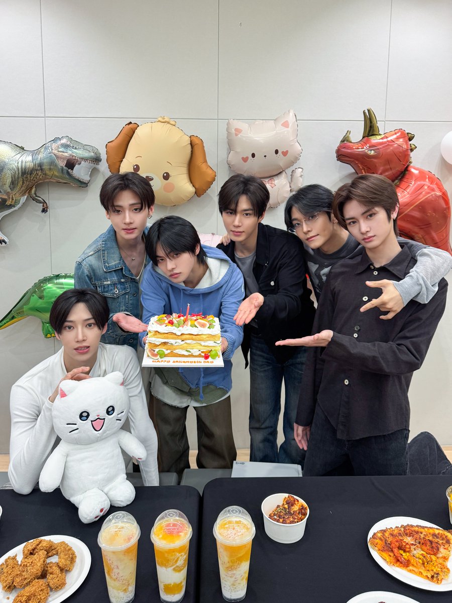 ALD1_official's tweet photo. 𝙃𝘼𝙋𝙋𝙔 𝘽𝙄𝙍𝙏𝙃𝘿𝘼𝙔 𝙎𝘼𝙉𝙂𝙃𝙔𝙀𝙊𝙉🍰₊˚・₊✧

B-Real.

#ALPHADRIVEONE #ALD1
#알파드라이브원
#SANGHYEON #상현 https://t.co/N93DCWmzZj