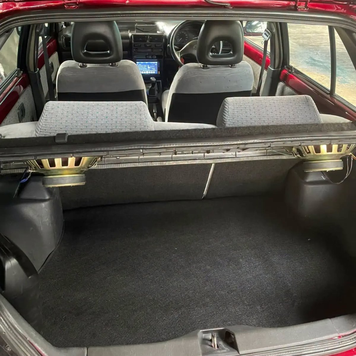 otomogarage's tweet photo. Toyota Starlet 1996 Turbo Look dengan Candy Red Glasurit dan sejumlah peremajaan penting.

Mesin baru overhaul, karburator Kijang 5K, kaki-kaki baru, radiator baru, interior original, serta velg BMW E30 original.

Detail:
https://t.co/IJhmdGDyB9
#ToyotaStarlet  #OtomoGarage https://t.co/X1DJTzAwVc