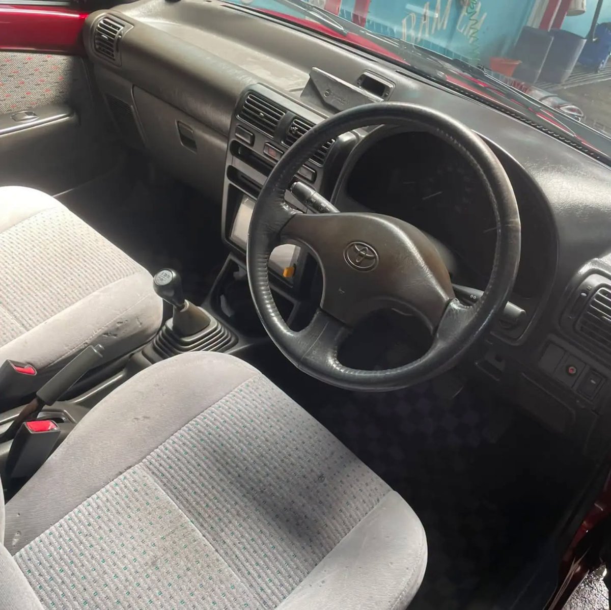 otomogarage's tweet photo. Toyota Starlet 1996 Turbo Look dengan Candy Red Glasurit dan sejumlah peremajaan penting.

Mesin baru overhaul, karburator Kijang 5K, kaki-kaki baru, radiator baru, interior original, serta velg BMW E30 original.

Detail:
https://t.co/IJhmdGDyB9
#ToyotaStarlet  #OtomoGarage https://t.co/X1DJTzAwVc