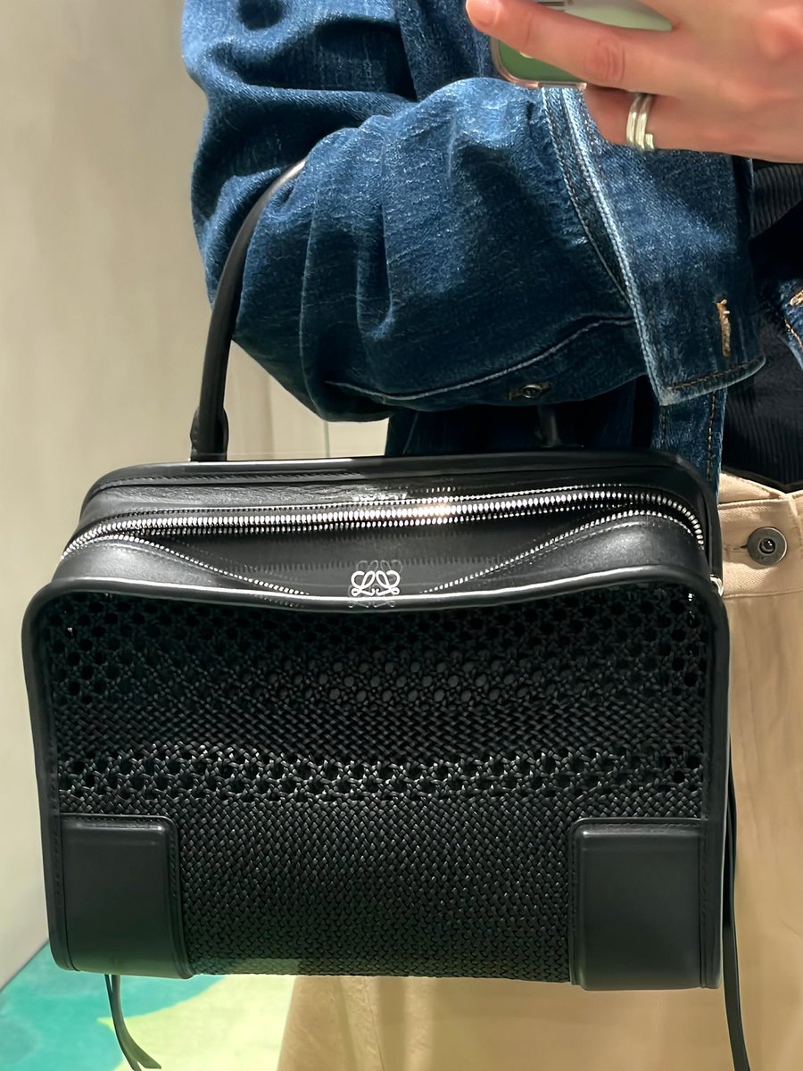 luxafriqueshop's tweet photo. LOEWE’s signature Amazona 180 gets an unexpected update, trading traditional leather panels for an intricate, basketry-inspired woven calfskin.

DM our team to source this piece through LAB.

#Loewe #LoeweAmazona #LuxurySourcing #DesignerStyle #PersonalShopper https://t.co/t4OsMNYk4o