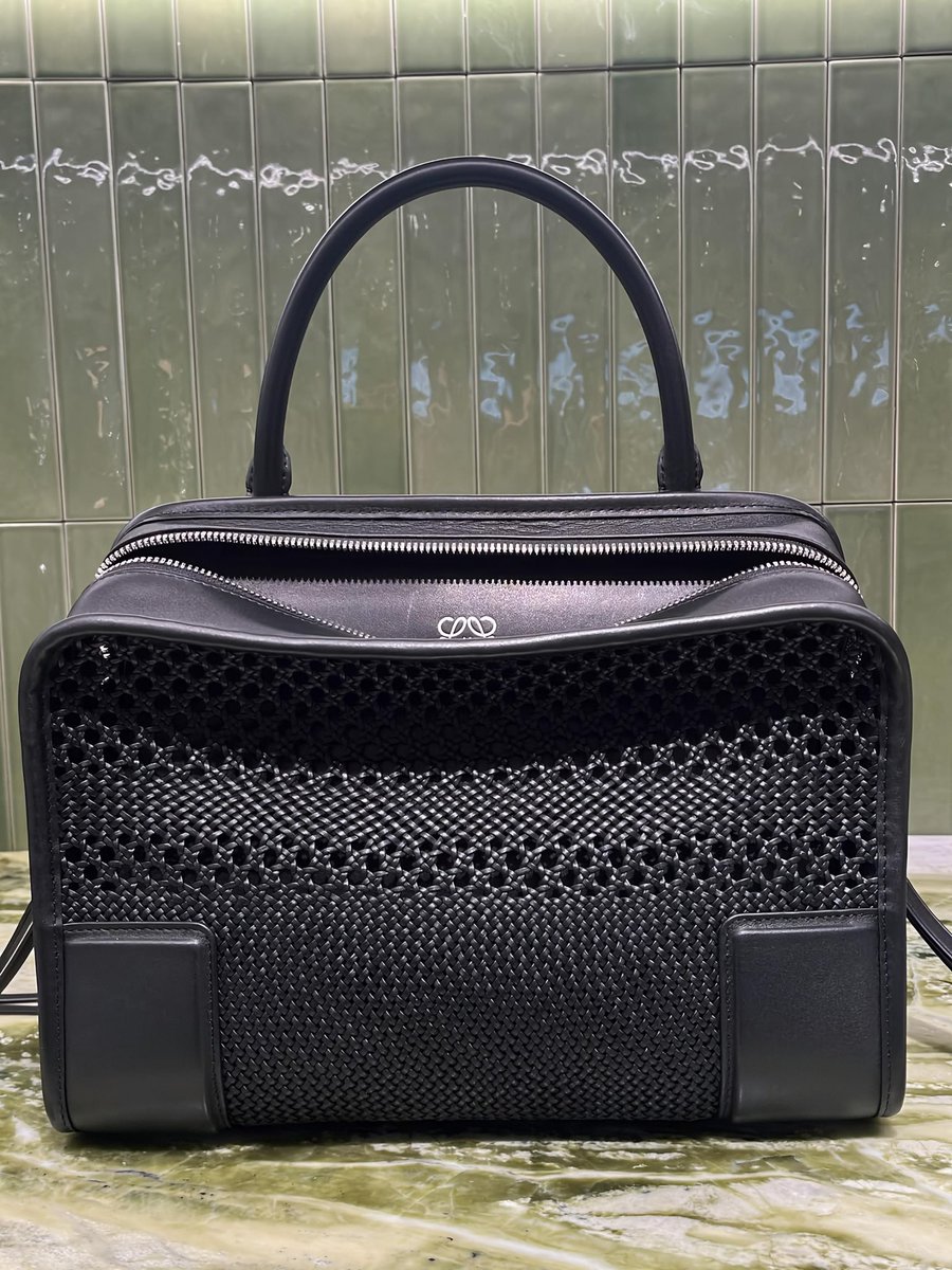 luxafriqueshop's tweet photo. LOEWE’s signature Amazona 180 gets an unexpected update, trading traditional leather panels for an intricate, basketry-inspired woven calfskin.

DM our team to source this piece through LAB.

#Loewe #LoeweAmazona #LuxurySourcing #DesignerStyle #PersonalShopper https://t.co/t4OsMNYk4o