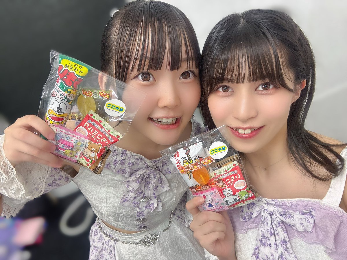 reinaaa1002's tweet photo. IDOL REPORT produce 『そのここmini Vol.07』
ありがとうございました✨

平日の夜でしたが､駆けつけてくれて嬉しかったです🌟
主催の方からお菓子頂いちゃいました💕
ありがとうございますっ！！

そして #文翠麗ワンマン1014 まで1ヶ月を切って個人紙チケットをゲットしてくれて本当に嬉しいのです🥺
個人紙チケ完売目指して頑張りたい🙇‍♀️