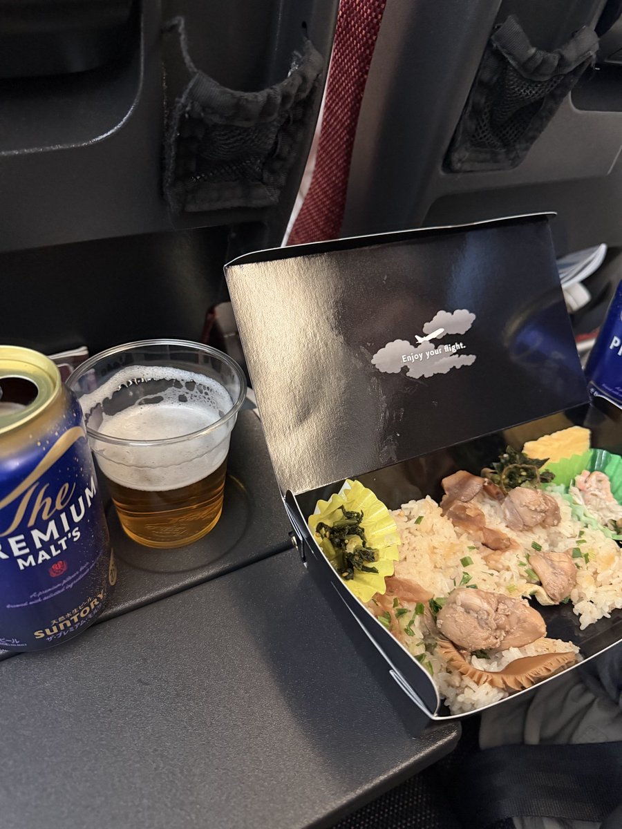 o_8418's tweet photo. 機内でも2杯いただきました https://t.co/ak4nJUPQvv