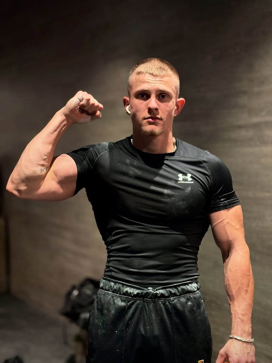 iagocharme_'s tweet photo. EMOM 20 x 49 repetitions 🫡 1000 dips in under 50 minutes ☝🏼
(I'm trying to act cool, but my hands really hurt, and my arms too, and I just want to go to bed and cry) https://t.co/T1sBAIEIfm
