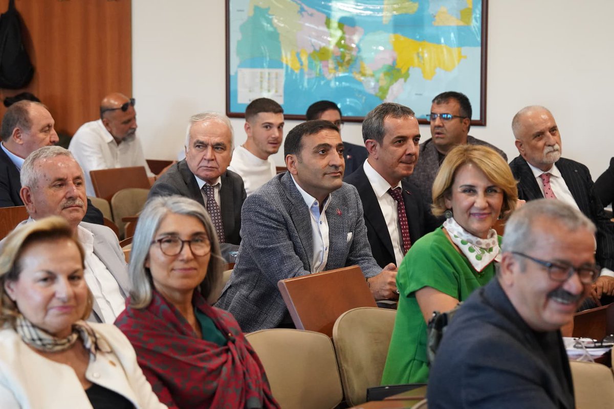 inanguney's tweet photo. 11 aylık tutsaklığın ardından İBB CHP Grup Toplantımıza Beyoğlu Belediyesi Başkanvekilimiz Sefer Karaahmetoğlu ile birlikte katıldık. 

Benimle aynı şekilde, aylarca haksız yere tutsak edilen kardeşim Avcılar Belediye Başkanımız Utku Caner Çaykara ile birlikte dostlarla buluşup hasret giderdik.

Uzun süreden sonra, yol arkadaşlarımla yeniden aynı çatı altında buluşmanın mutluluğunu yaşıyorum.

Halkımıza hizmet etmek için yapacaklarımızı konuşmayı, omuz omuza mücadele arkadaşlarımla aynı masada olmayı hepimiz özlemişiz. 

Bu süreçte bir an olsun yalnız bırakmayan, dayanışmasını ve dostluğunu esirgemeyen tüm arkadaşlarıma bir kez daha teşekkür ediyorum.