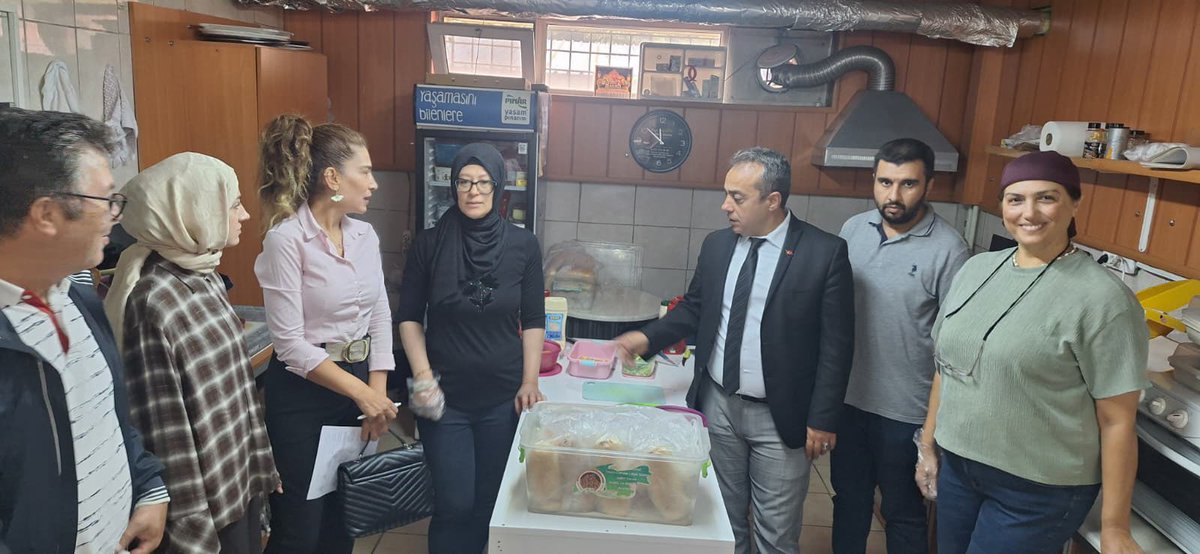 Afyonisgb's tweet photo. Okul kantinleri, öğrencilerimizin sağlıklı beslenmesi ve güvenli gıdaya  ulaşması  açısından en kritik alanlardan biridir. Okul çağındaki öğrencilerimizin sağlığını korumak amacı ile 2026- 2027 Eğitim –Öğretim Yılı Afyonkarahisar İl Milli Eğitim Müdürlüğü, https://t.co/omRdKiwK78