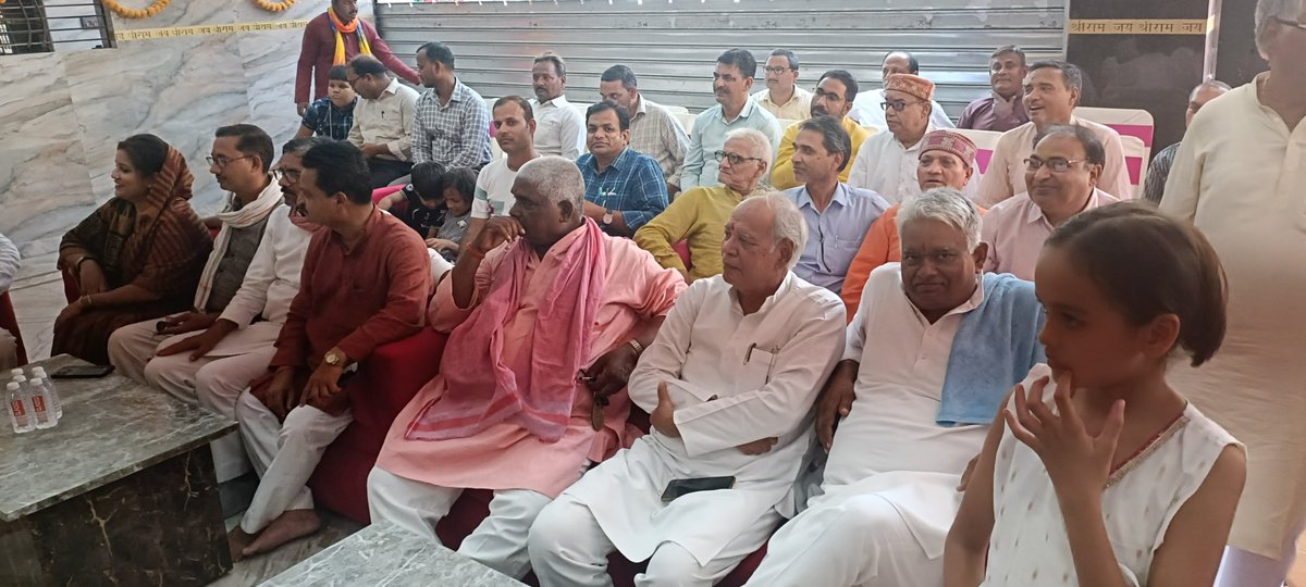 hridaynasp's tweet photo. 337 देवरिया सदर में 
विभिन्न जगहों पर विश्वकर्मा पूजा में शामिल हुआ https://t.co/nnguzqKooK