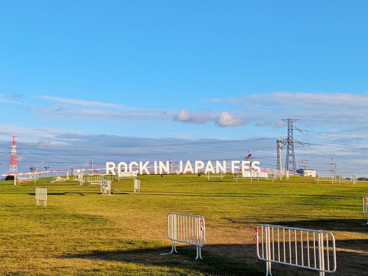 mugimugigumi's tweet photo. 千葉市在住者限定で行われた
ロッキン会場のプレミアム体験ツアー行ってきた！
抽選100人だから外れると思ってた！

ステージの上登らせてくれたり
舞台裏やアーティストの控え室まで見させてもらった😭

人のいないステージやフォトスポット撮らせて貰ったの最高すぎる

フェス好きなら最高の体験✨ https://t.co/xqD0DPgv34