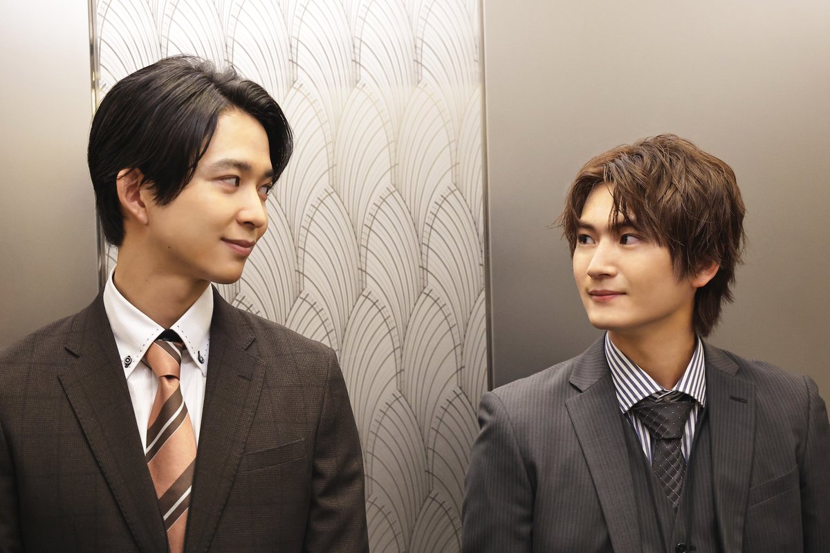 omakiss_drama's tweet photo. 📸場面写真 初公開🫧

上野（#鈴木仁）と神田（#押田岳）の
気になる距離感を切り取った場面写真を公開✨

中には思わずドキッとするような1枚も…？🫣

大人の“両片想い”にご注目ください🪽

#ドラマおまキス
📺10月19日（月）24時45分スタート

📱TVerお気に入り登録🙌
https://t.co/8V3xcuprMj https://t.co/XSLwRmAmlI