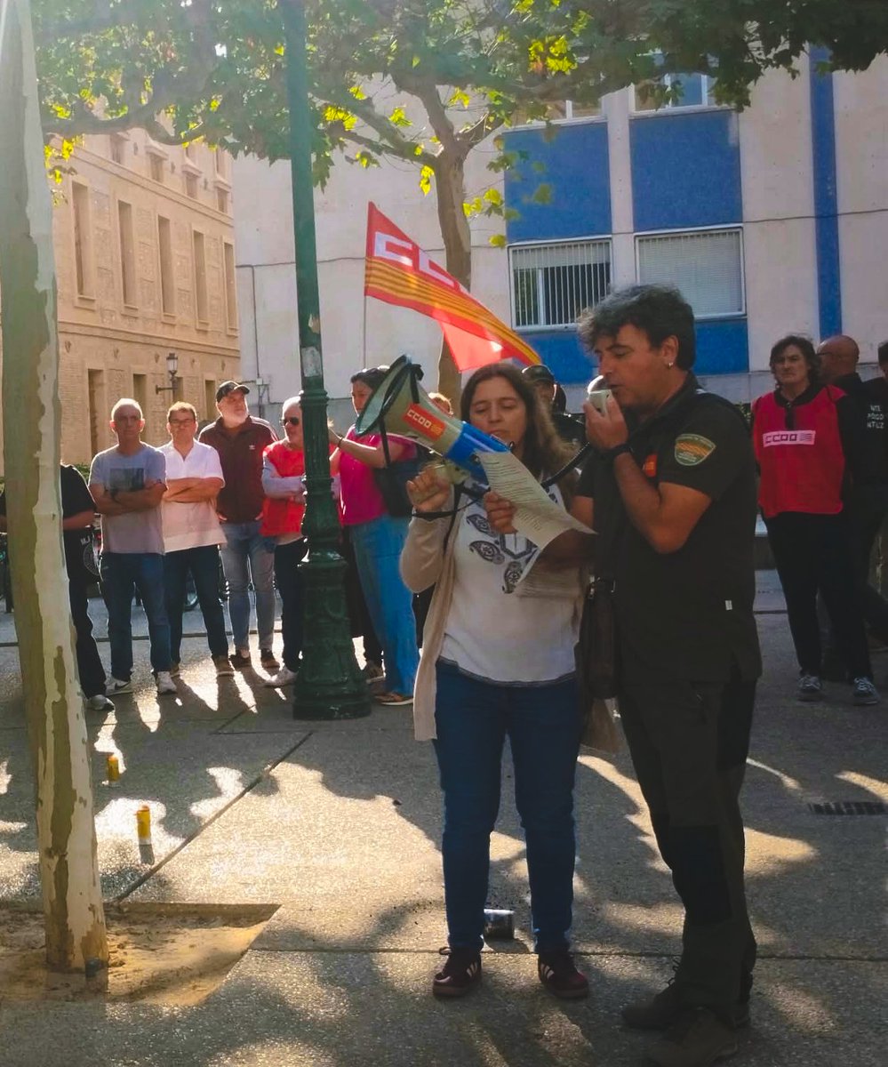 FscAragon's tweet photo. 🔥 📢 El personal laboral y funcionario del #INFOAR dice ¡BASTA!
⏳25 años esperando mejoras laborales.
✊Exigimos negociación real, reconocimiento y acuerdos concretos.
Si no hay avances, continuarán las movilizaciones. ✊
#DGA #IncendiosForestales #APN #Zaragoza https://t.co/WEvm2aiFkS