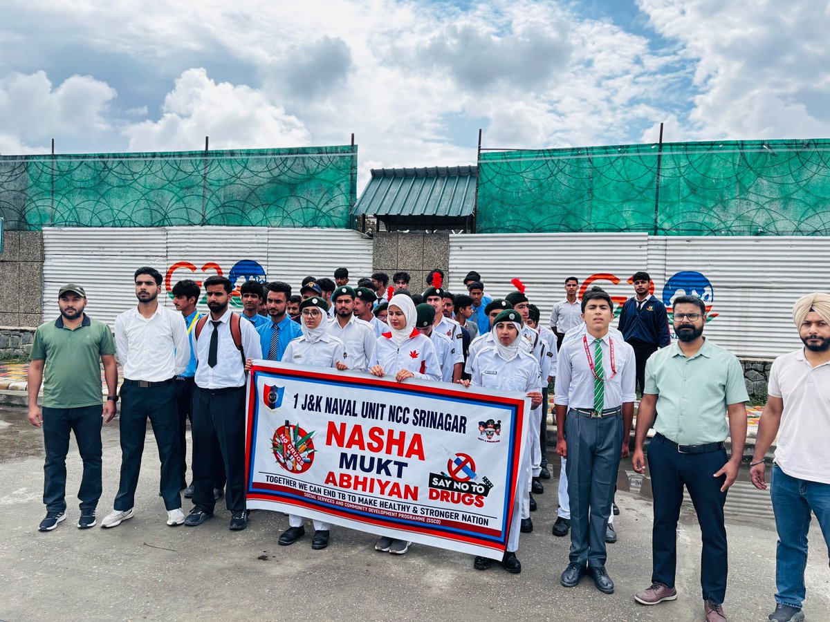 NCCGPHQSRINAGAR's tweet photo. 🇮🇳 Nasha Mukt Bharat Abhiyan | Srinagar 🇮🇳

As part of the Nasha Mukt Bharat Abhiyan cadets of 1 J&K NU NCC, Srinagar organised an awareness rally from NCC House, Gogji Bagh, to Lal Chowk and back. Around 50 NCC cadets, PI Staff and Civil Staff participated raising impactful slogans to spread awareness about the harmful effects of drug and alcohol abuse and promoting a healthy, drug-free society.

#NashaMuktBharat #SayNoToDrugs #NCC #DrugFreeIndia #YouthForNation

@ChinarcorpsIA @NorthernComd_IA @adgpi @CM_JnK @OfficeOfLGJandK @sakinaitoo @HQ_DG_NCC @NCCDteJKL @JPNadda @HealthMedicalE1 @MOHFW_INDIA
@Mygovindia @PIB_India @SpokespersonMoD
@PRODefSrinagar