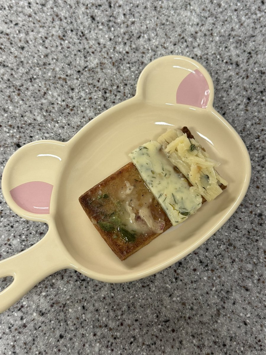 gurllgoat's tweet photo. 풋귤 딜 / 납복 장미 / 레몬 딜 / 복숭아 민트
순으로 먹어봤고 의외로 복숭아민트가 맛잇엇음
근데 다 맛있듬… (당연하지씨빨 버터 하나에1억5천인데) 이걸로 파스타해먹을지 토스트해먹을지 행복한 고민 https://t.co/ioei53akBB