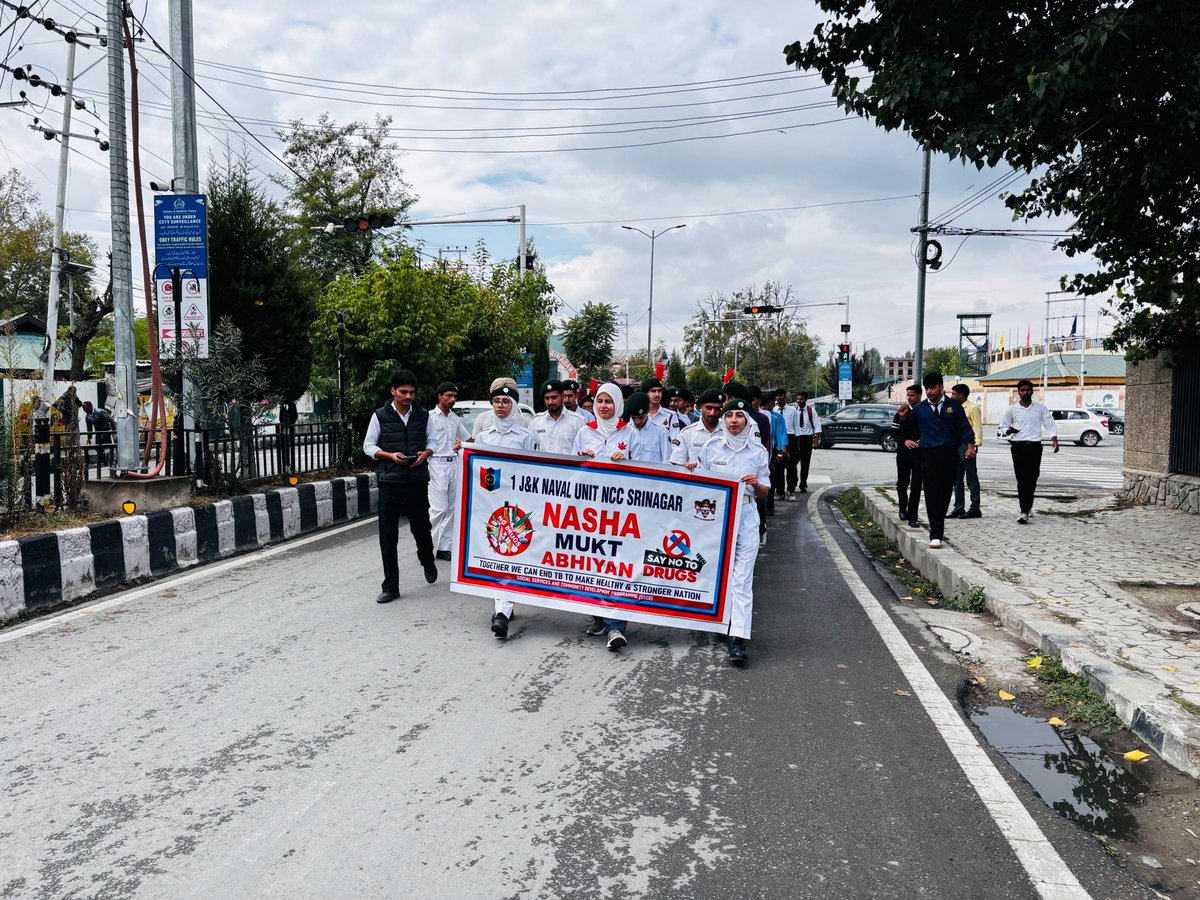 NCCGPHQSRINAGAR's tweet photo. 🇮🇳 Nasha Mukt Bharat Abhiyan | Srinagar 🇮🇳

As part of the Nasha Mukt Bharat Abhiyan cadets of 1 J&K NU NCC, Srinagar organised an awareness rally from NCC House, Gogji Bagh, to Lal Chowk and back. Around 50 NCC cadets, PI Staff and Civil Staff participated raising impactful slogans to spread awareness about the harmful effects of drug and alcohol abuse and promoting a healthy, drug-free society.

#NashaMuktBharat #SayNoToDrugs #NCC #DrugFreeIndia #YouthForNation

@ChinarcorpsIA @NorthernComd_IA @adgpi @CM_JnK @OfficeOfLGJandK @sakinaitoo @HQ_DG_NCC @NCCDteJKL @JPNadda @HealthMedicalE1 @MOHFW_INDIA
@Mygovindia @PIB_India @SpokespersonMoD
@PRODefSrinagar
