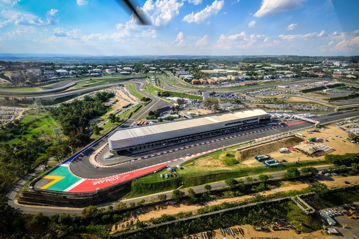 VincentJBruins's tweet photo. 🇿🇦 24H DUBAI TO BE MOVED TO KYALAMI: Due to the continuing conflict in the Middle East, Creventic are set to move the Michelin 24H Dubai to the Kyalami Circuit in South Africa. The race is expected to be held on the same date, on January 9-10 2027.

📸 SRO | #24HSeries #24HDubai https://t.co/deE94c7TJe
