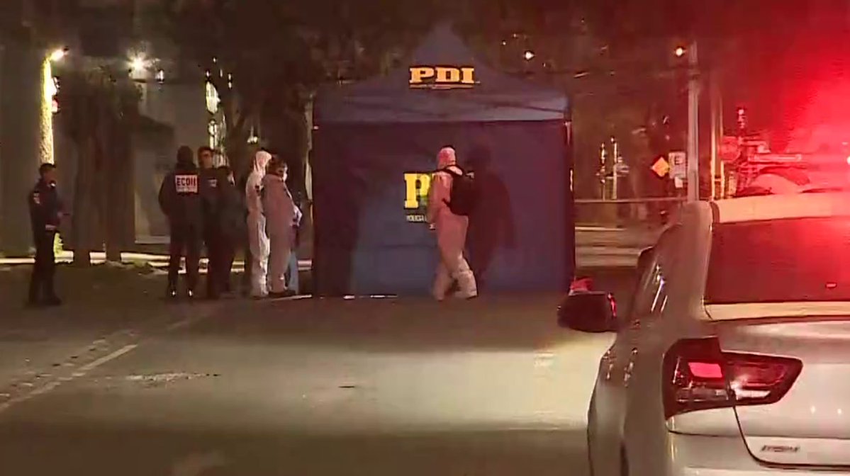chvnoticias's tweet photo. Fatal balacera en Quinta Normal: Motociclista murió y hombre se encuentra internado tras tiroteo

Más detalles acá ➡️ https://t.co/DBtEaZKSOJ https://t.co/RpEt1HHiqi
