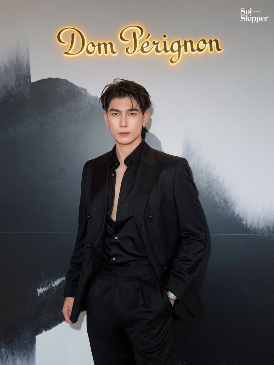 SolSkipperCo's tweet photo. Dressed in black, made to stand out.🖤

MEW WITH DOMPERIGNON

@MSuppasit                    
#DomPérignonxMew https://t.co/EZooWYR6wx