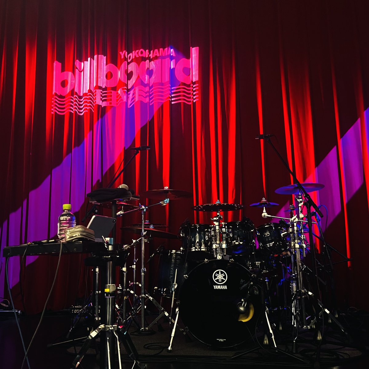 itsuki_drum_'s tweet photo. 昨日はBillboardLiveYOKOHAMAでDEZOLVEwith本田雅人さんのコンサートに行ってきました!
かっこよすぎました!
最後にはサイン会もあってメンバーにサインしていただきました!
#DEZOLVE #本田雅人 #山本真央樹 #友田ジュン #北川翔也 #兼子拓真
@dezolve_ofc @masato__honda https://t.co/bwjIspcjZN