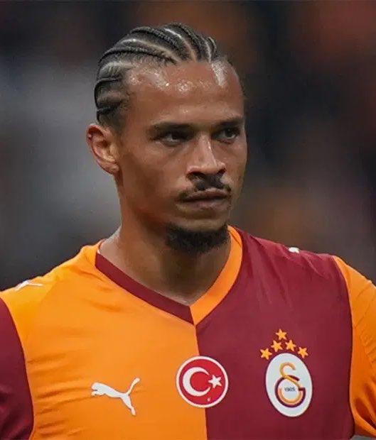 GSReportTR's tweet photo. 🗣️Klopp, Sané’nin kadro dışında kalmasıyla ilgili olarak, “Leroy bu sezon henüz tam anlamıyla ritmini bulamadı. Onunla konuşacağım ancak bu görüşmenin içeriği dolu olmalı. Sadece ‘Merhaba, ben buradayım!’ demekle yetinmeyeceğim” ifadelerini kullandı. https://t.co/LalVI2X35n