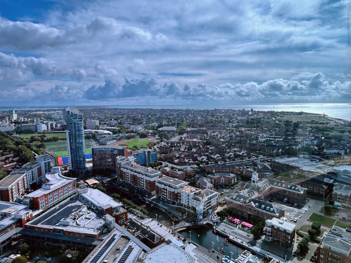 VoniatisC2's tweet photo. Up the #Spinnaker tower
#Portsmouth 🤍💙❤️🇬🇧 https://t.co/Txv6BIqfyQ