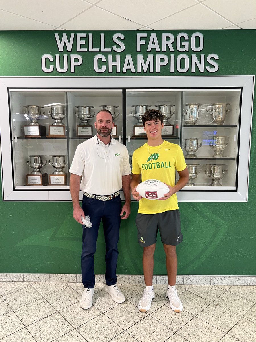 football_cghsnc's tweet photo. Congratulations to @AlexPadilla2028 on being named the Farm Bureau Insurance Player of the Week in our week 4 victory over Southeast Raleigh. Alex had 6 receptions for 103 yards and a key catch in our game winning drive. 👊💪✊ #KnowGod #NoFear https://t.co/tEln83LW8M