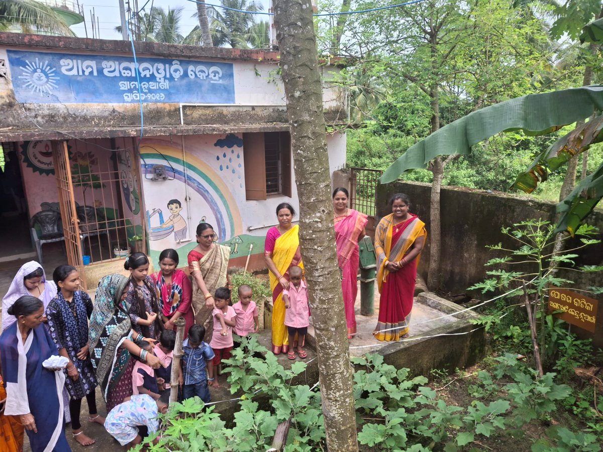 ICDS_Delanga's tweet photo. Celebrating by cutting cake at Nuagaon AWC and Odataraboi AWC on the eve of  two year completion of Subhadra Yojana and 9th Poshan Maha also celebrated at AWC level - ICDS Delanga under Puri District. https://t.co/4quaqjWTGz