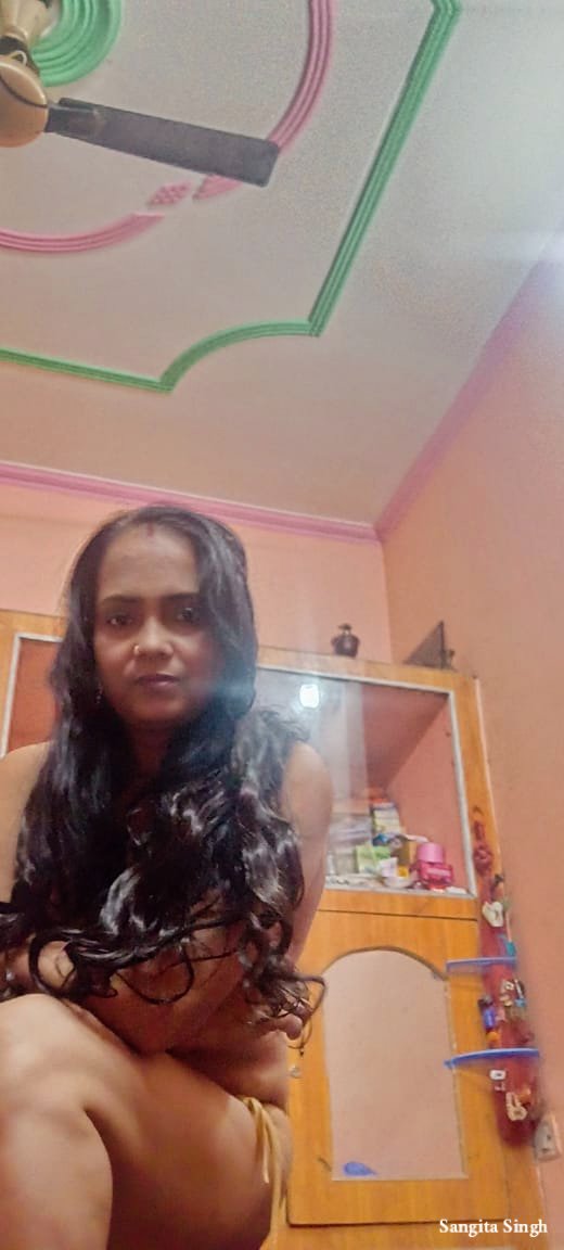 RasgullaB's tweet photo. #cute lady🌹 https://t.co/Nz2DJf8WNI