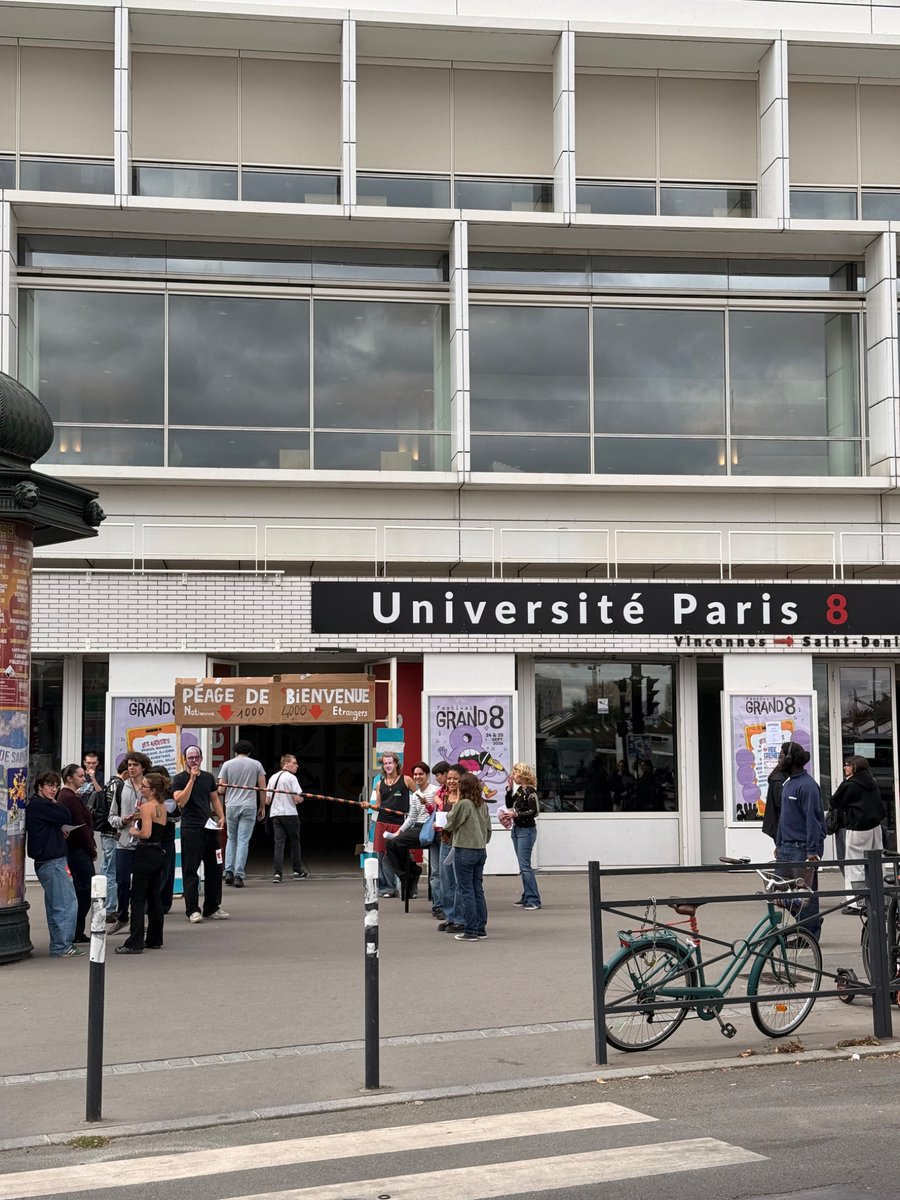 thelastofheuss's tweet photo. C la rentrée ça commence déjà nn on est trop des galeeeeres krkrkrkr 🤣🤣 https://t.co/AKn3Lcr8Sn