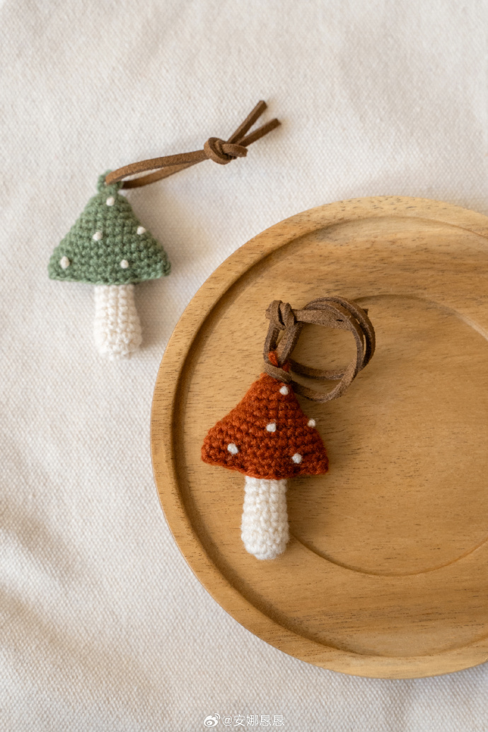 bellc402733's tweet photo. Just finished this cute felt mushroom keychain!  Hand-stitching is so therapeutic—nothing beats small, handmade gifts. What’s your next DIY project https://t.co/lp7UlxYcFb