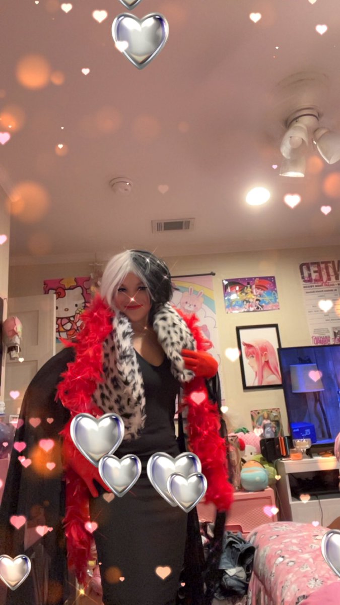 JConfitdent's tweet photo. Cruella de Vil cosplay, this is my first time cosplaying as a Disney villain #selfies #snapchat #cruelladevil #cosplay #cosplayer #cosplayfun #COSPLAYMODE #cosplaying #cosplayphoto #cosplaylove #CosplayPhotography https://t.co/yT0K0j70D6