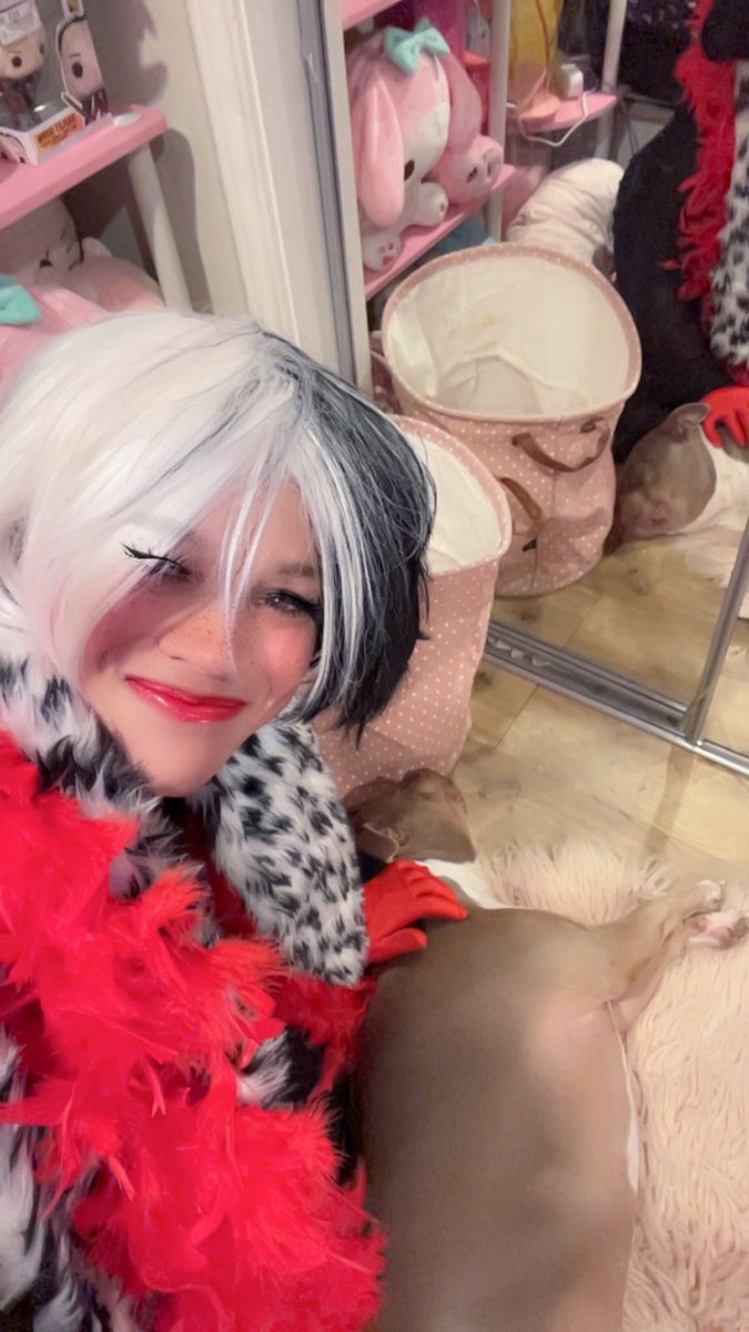 JConfitdent's tweet photo. Cruella de Vil cosplay, this is my first time cosplaying as a Disney villain #selfies #snapchat #cruelladevil #cosplay #cosplayer #cosplayfun #COSPLAYMODE #cosplaying #cosplayphoto #cosplaylove #CosplayPhotography https://t.co/yT0K0j70D6