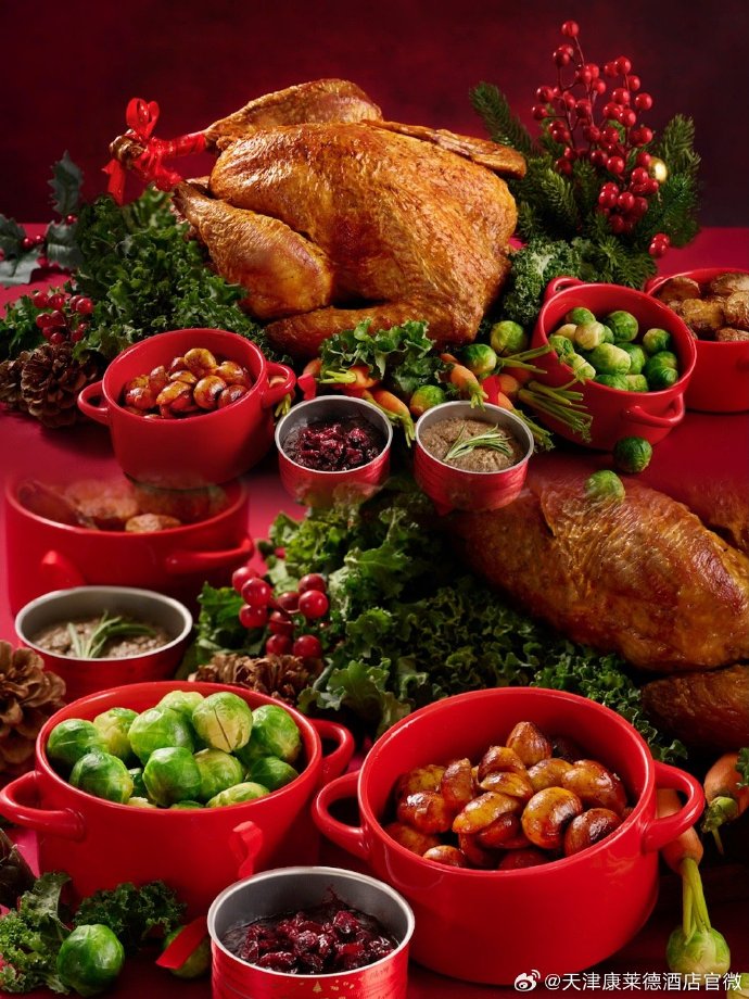 4robertemmat5a's tweet photo. Christmas feast alert! Roast turkey, cranberry sauce u0026 spiced hot cocoa ready for cozy holiday nights. Tag who you’re sharing this with!  #HolidayEats， https://t.co/xUIQni72ww