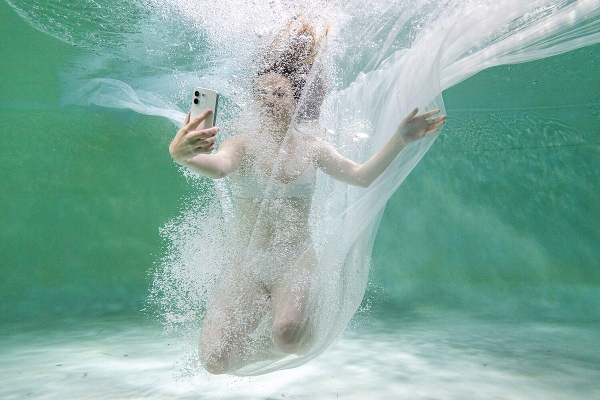 demidovich_film's tweet photo. @Xiaomi × me 🤘  

A collaboration: Xiaomi invited me to put the new Redmi Note 17 Pro to the test 📱🌊  

It shoots underwater. The result is below 📸 https://t.co/VlRaLMhXCp